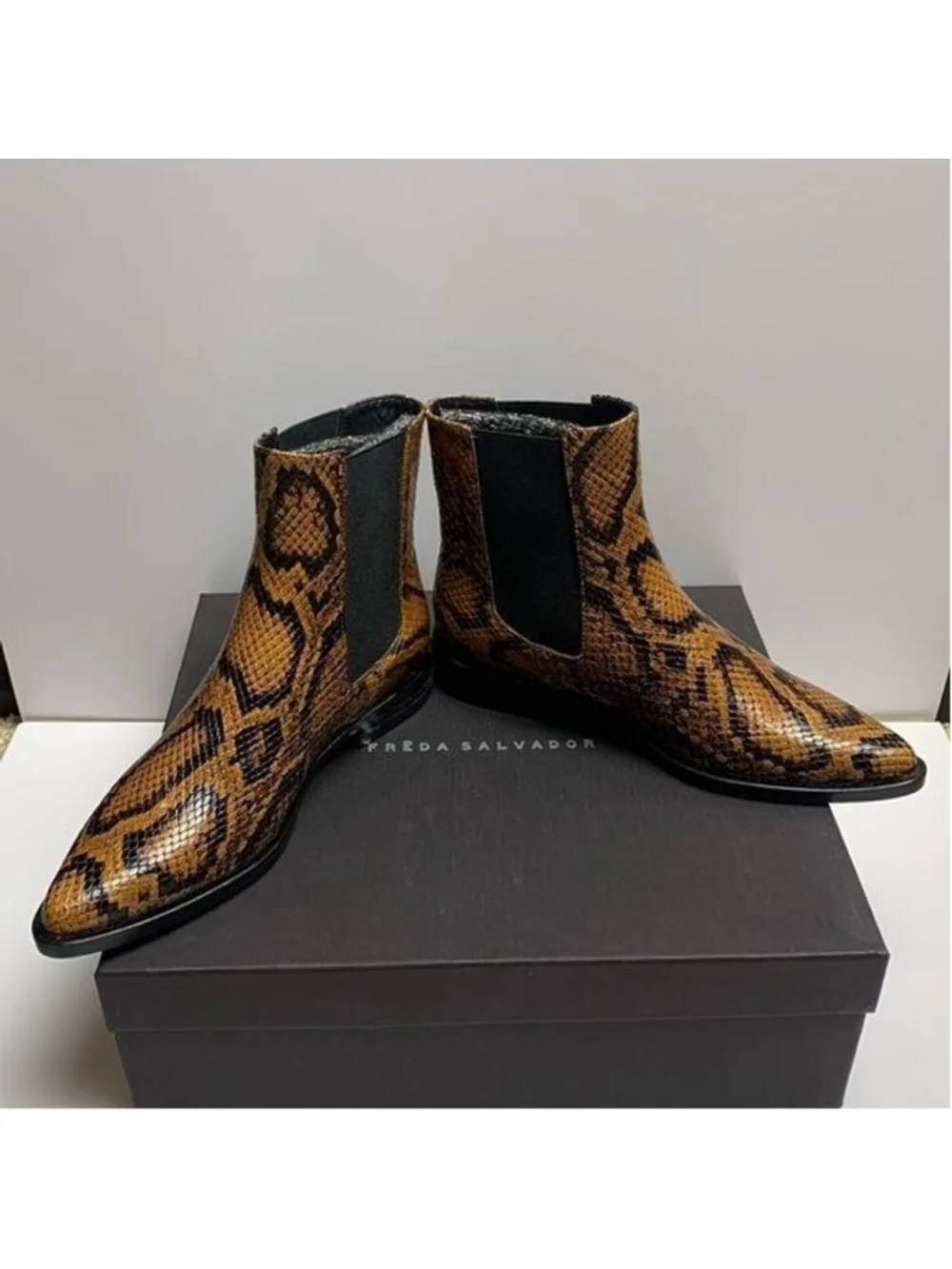 Freda Salvador Joan Chelsea Boots Womens 7.5 M Brass Snake Embossed Leather- 004